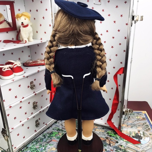 American Girl Pleasant Company Molly McIntire Doll - Picture 7 of 13